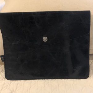 Black clutch